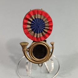 ATTRIBUT OU PLAQUE DE KEPI D'OFFICIERS ET ADJUDANTS MODELE 1886 OFFICIER DES CHASSEURS A PIED OU ALPINS